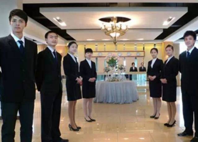 酒店禮儀在會(huì)展服務(wù)中的關(guān)鍵作用與實(shí)務(wù)指南