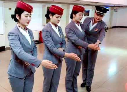 傳承光榮傳統，堅持崗前禮儀培訓，用心服務春運旅客